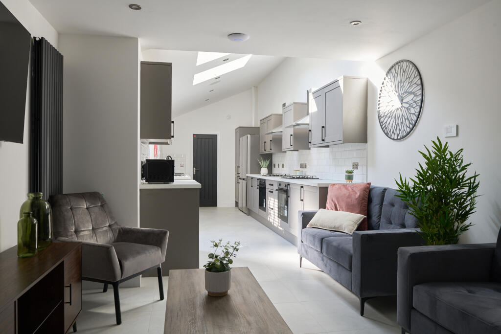 Main image of property: Boultham Avenue, Lincoln, Lincolnshire
