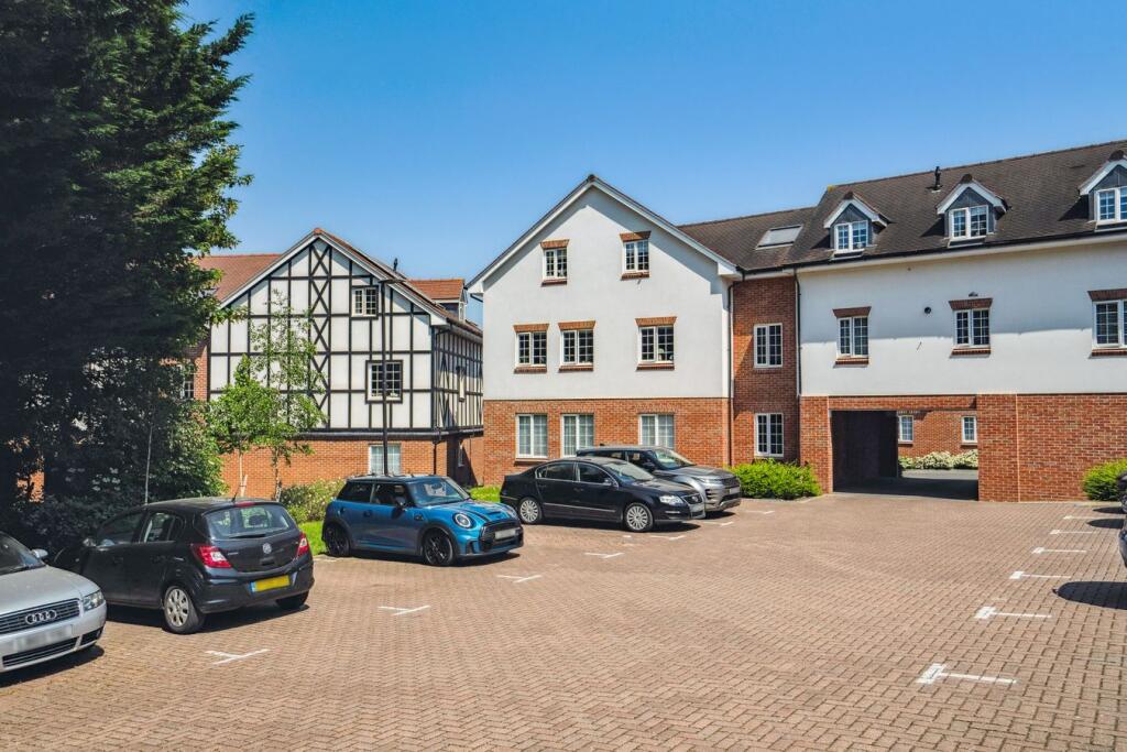 Main image of property: Grange Road, Chalfont St Peter, Gerrards Cross, SL9