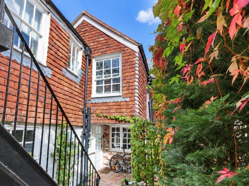 Main image of property: Roundhouse Mews, Lymington, SO41