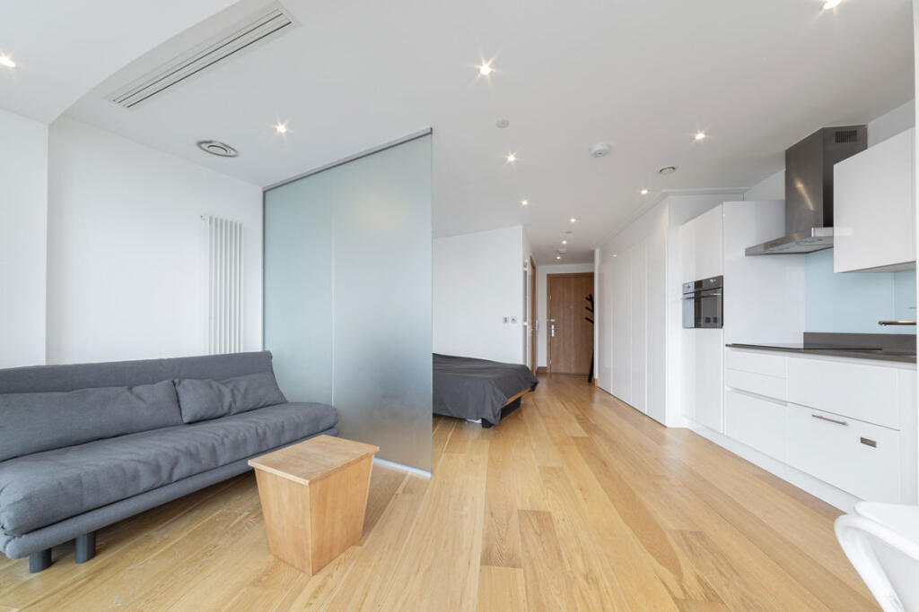 Main image of property: Arena Tower, Canary Wharf