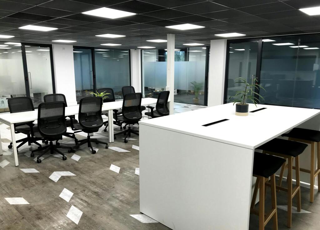 Innovation Centre  hot desks  2.jpg