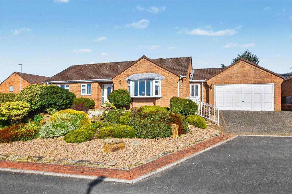 Main image of property: Hill Top Close, Tingley, Wakefield, West Yorkshire
