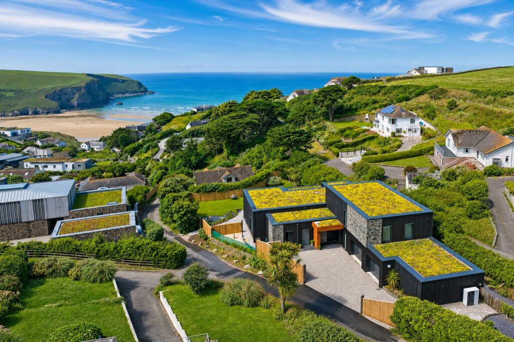 Main image of property: Waylea, Mawgan Porth, TR8
