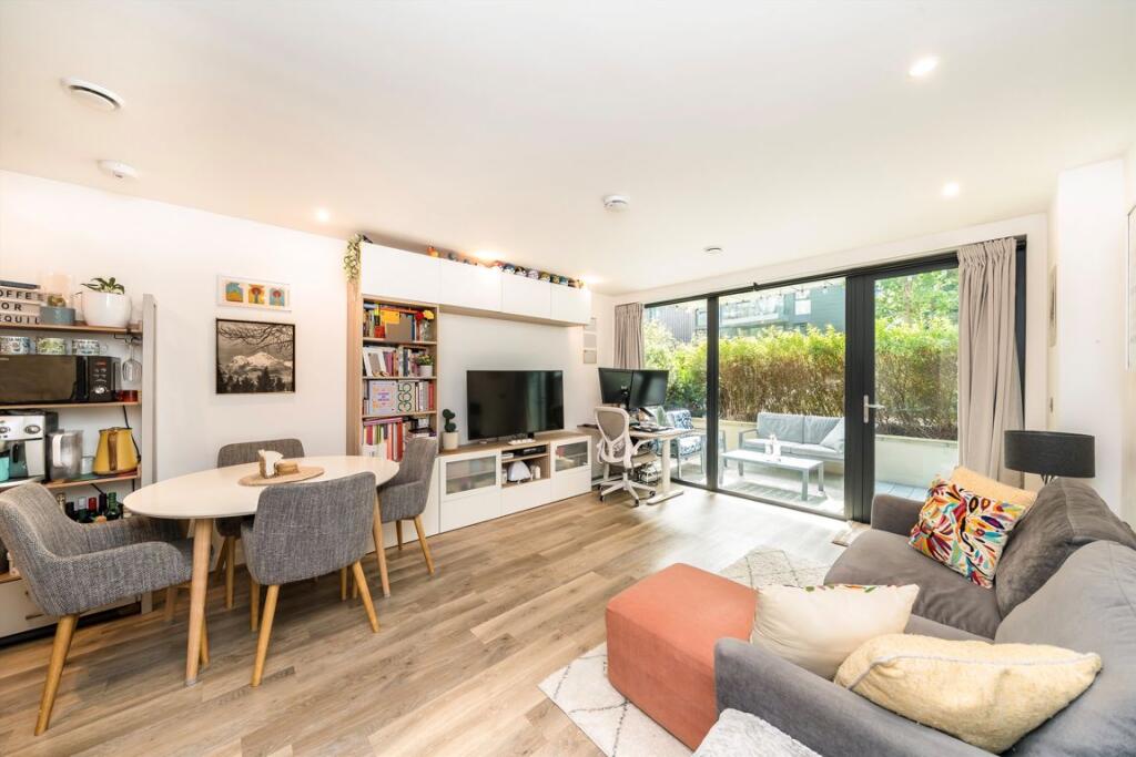 Main image of property: Hawthorne Crescent, Greenwich