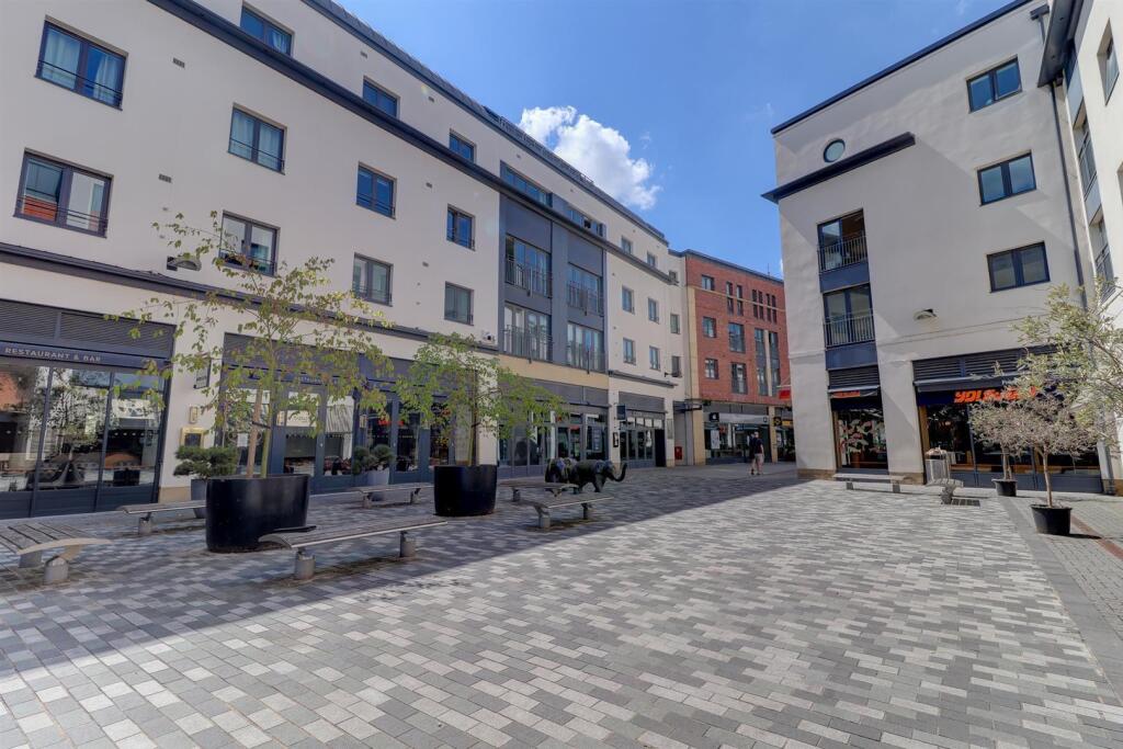 Main image of property: Parade, Leamington Spa, CV32 4NL