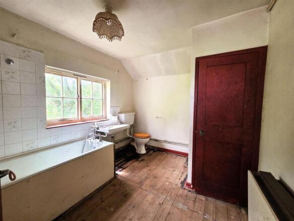 Horse and Groom - Bathroom.jpg