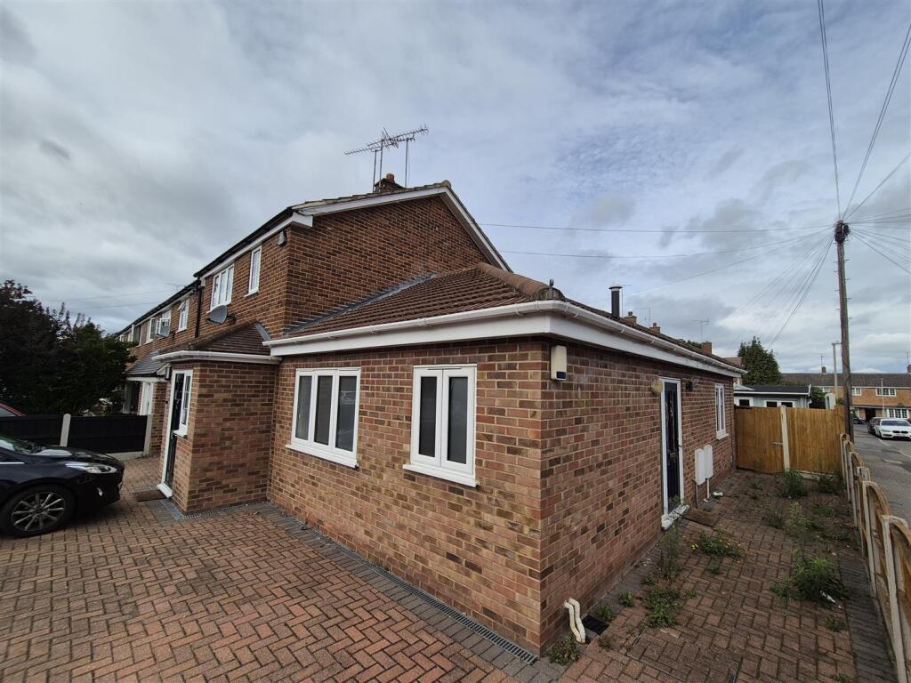 Main image of property: Bournebridge Close, Hutton, Brentwood