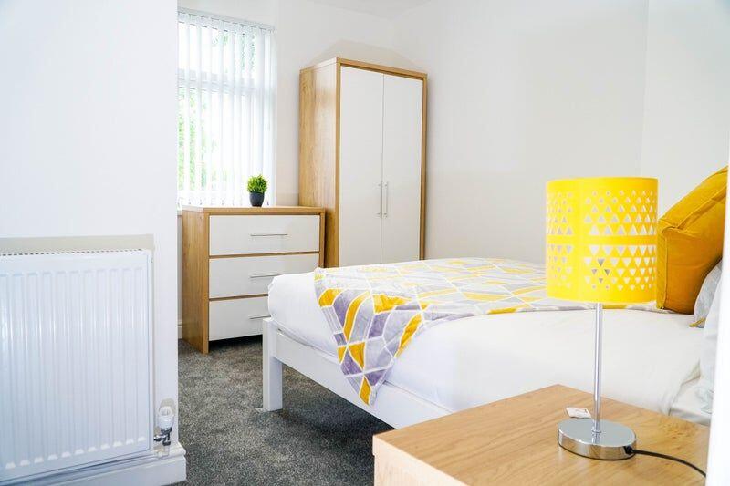Main image of property: The Crescent, Rowley Regis B65