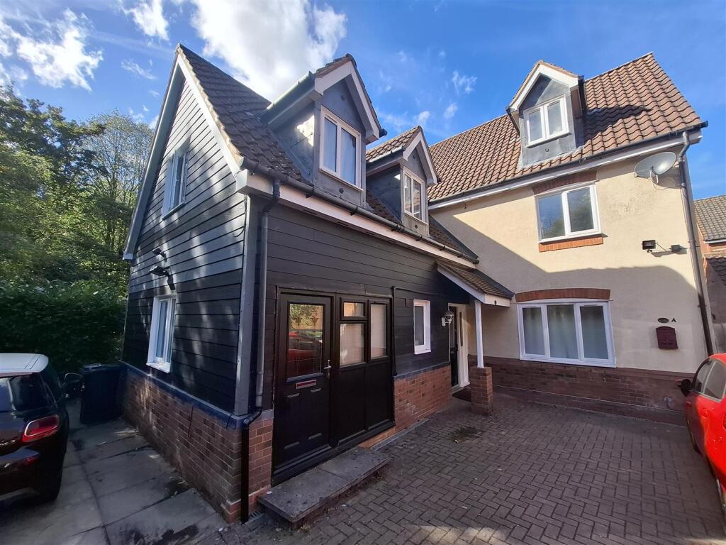 Main image of property: A Room in Foxley Place, Loughton, Milton Keynes