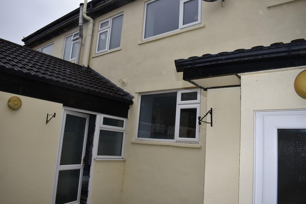 Main image of property: Flat 3, 212 High Street