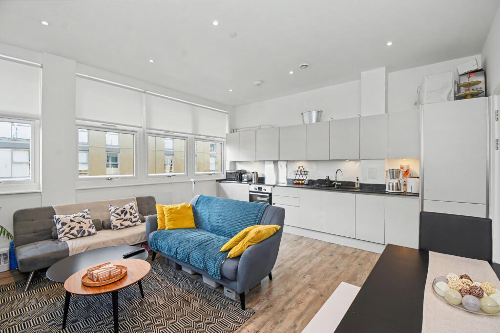 Main image of property: Wraysbury House, Staines-upon-Thames, Staines-upon-Thames, TW18