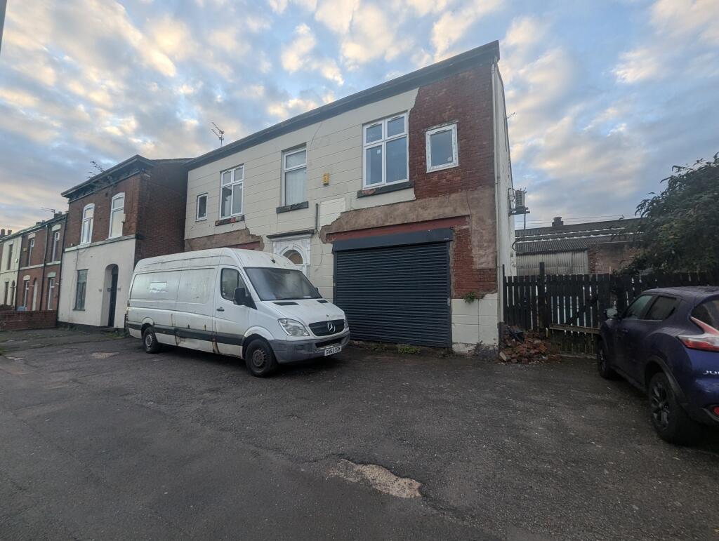 Main image of property: 618 Oldham Road, Failsworth, Greater Manchester M35 9JQ