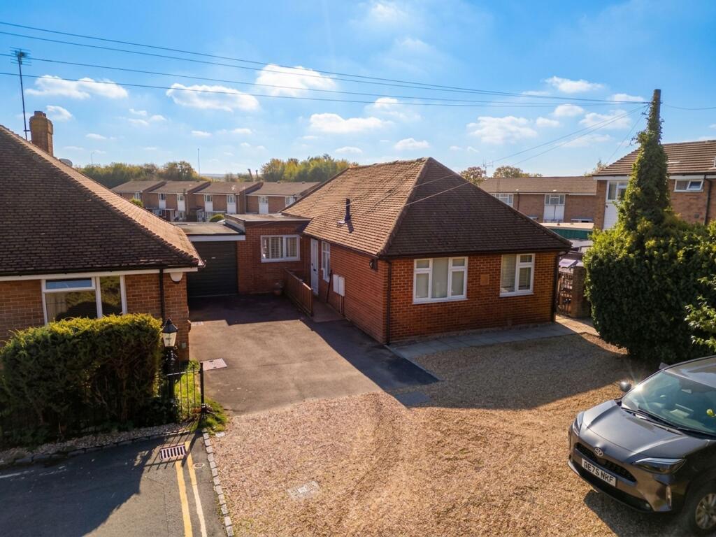 Main image of property: Park Terrace, Thame, OX9
