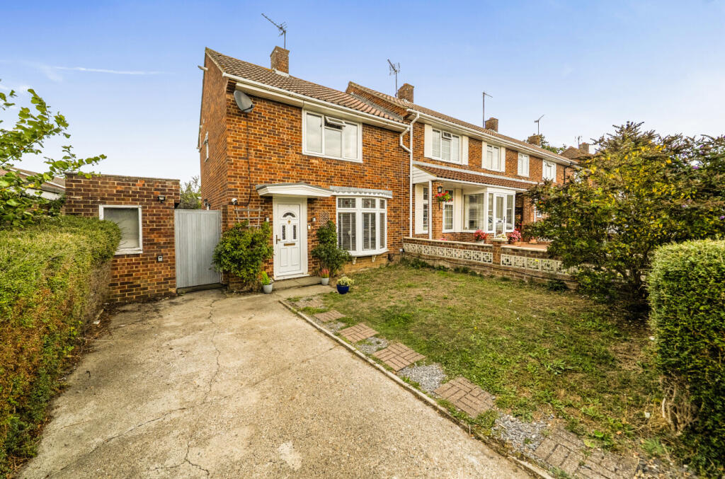 Main image of property: Garth Square, Bracknell, Berkshire