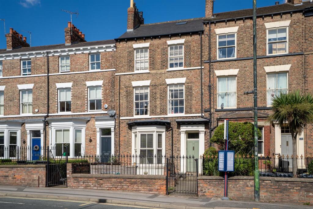 Main image of property: First Floor Flat, Holgate Road, Holgate, York, YO24 4AB