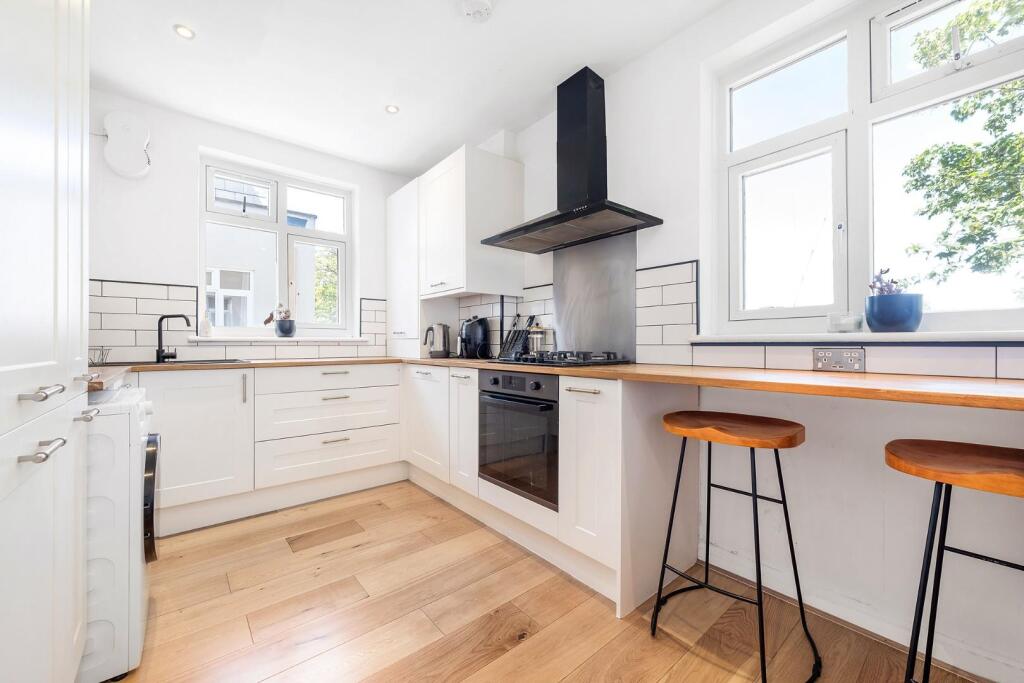 Main image of property: Kings Avenue, SW4