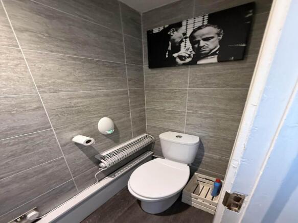 TOILET ROOM