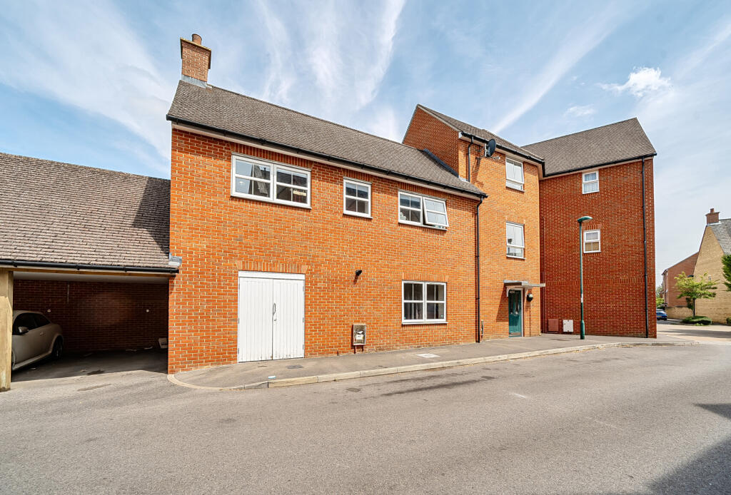 Main image of property: Cresswell Close, Yarnton, Kidlington, Oxfordshire, OX5