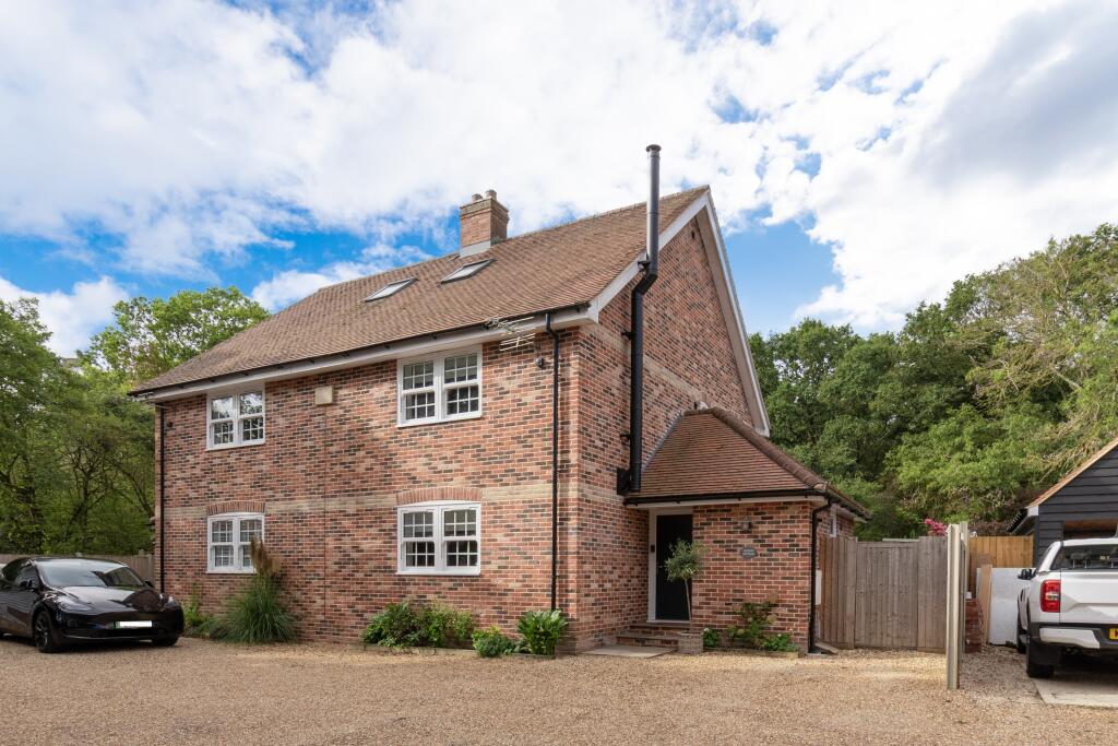Main image of property: Huxley Cottage, Hedingham Road, Gosfield, Essex