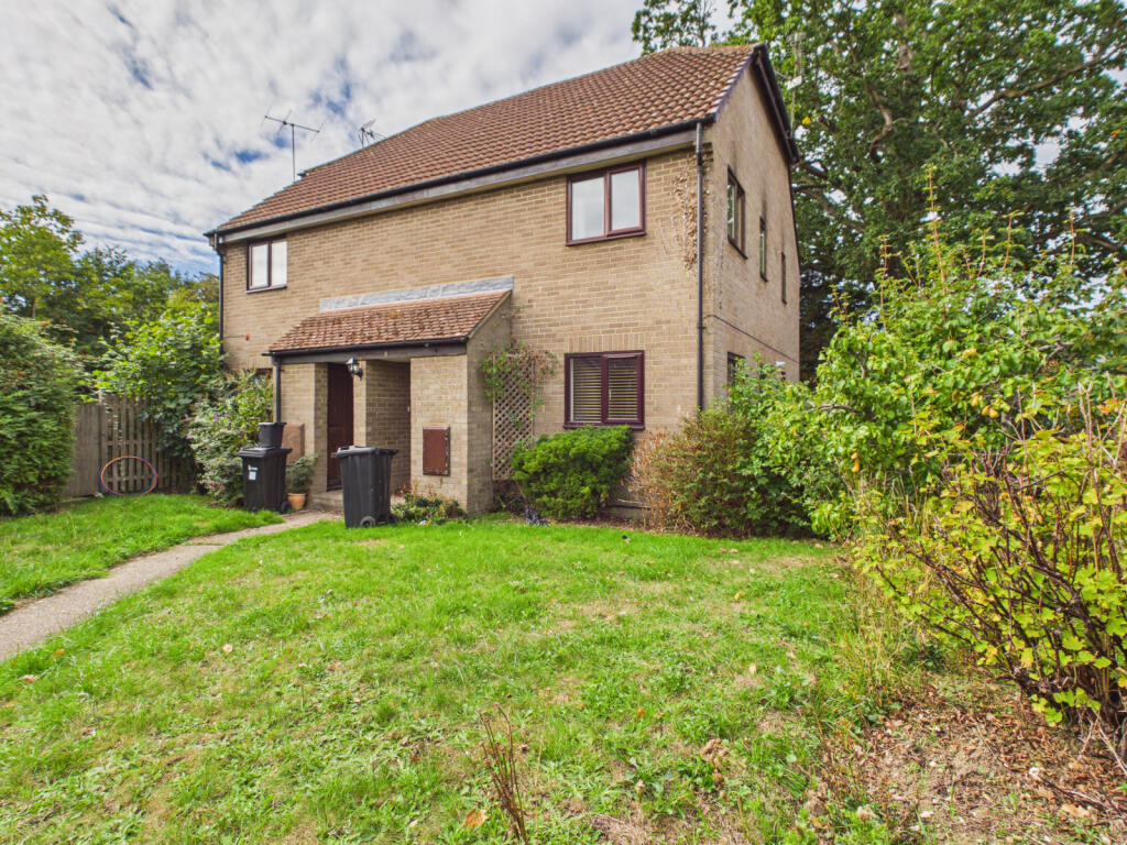 Main image of property: Lower Earley, Elford Close, READING, RG6 4EG