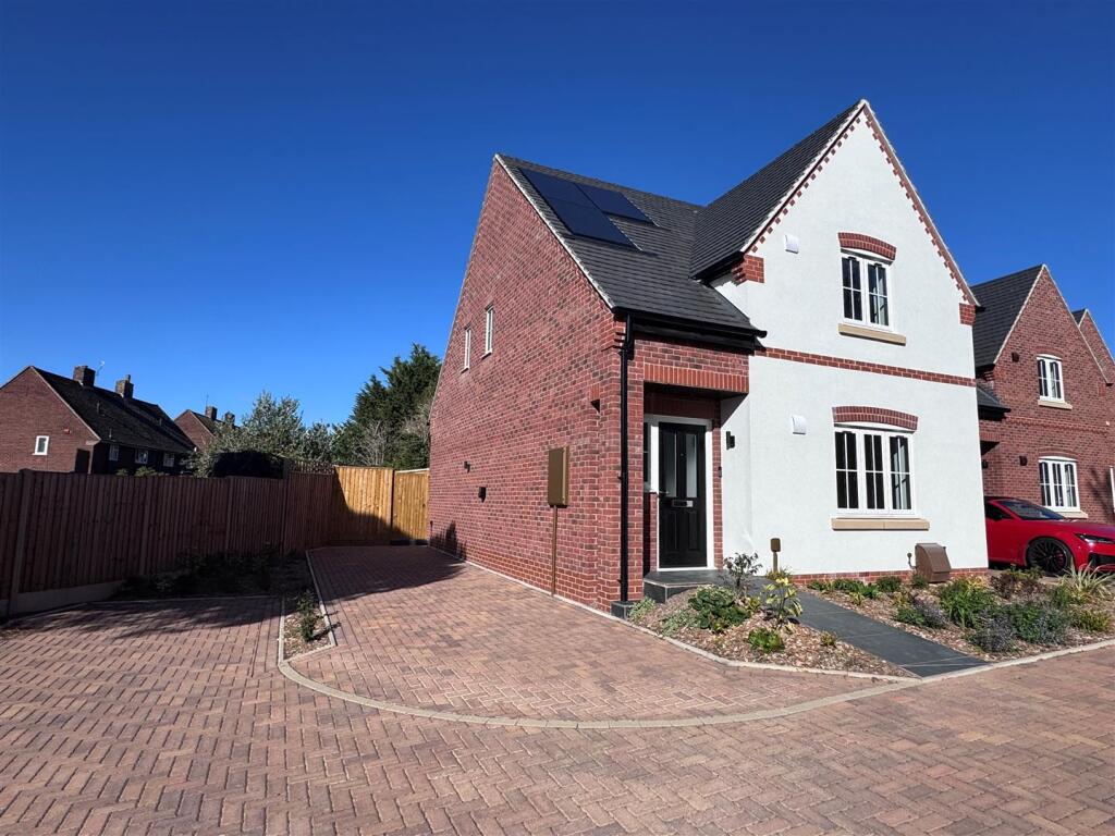 Main image of property: Lady Hodgson Mews, Stratford upon Avon