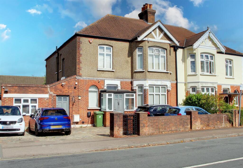 Main image of property: Park Avenue, Potters Bar