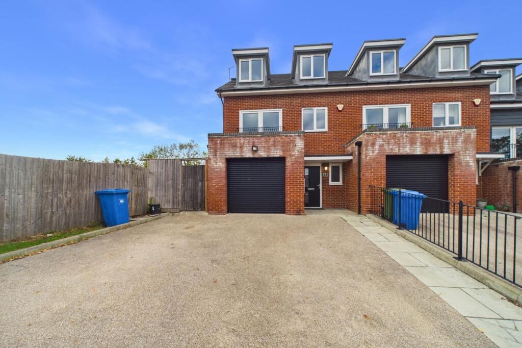 Main image of property: Robins Gate, Bracknell, Berkshire, RG12