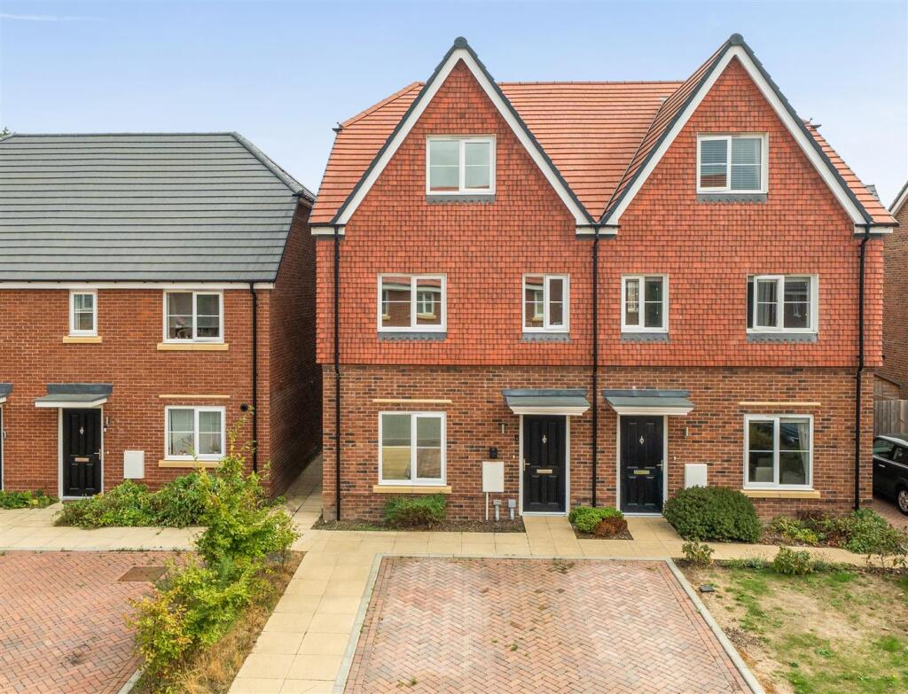 Main image of property: Beaufort Park, Wokingham, Berkshire, RG40 3GJ
