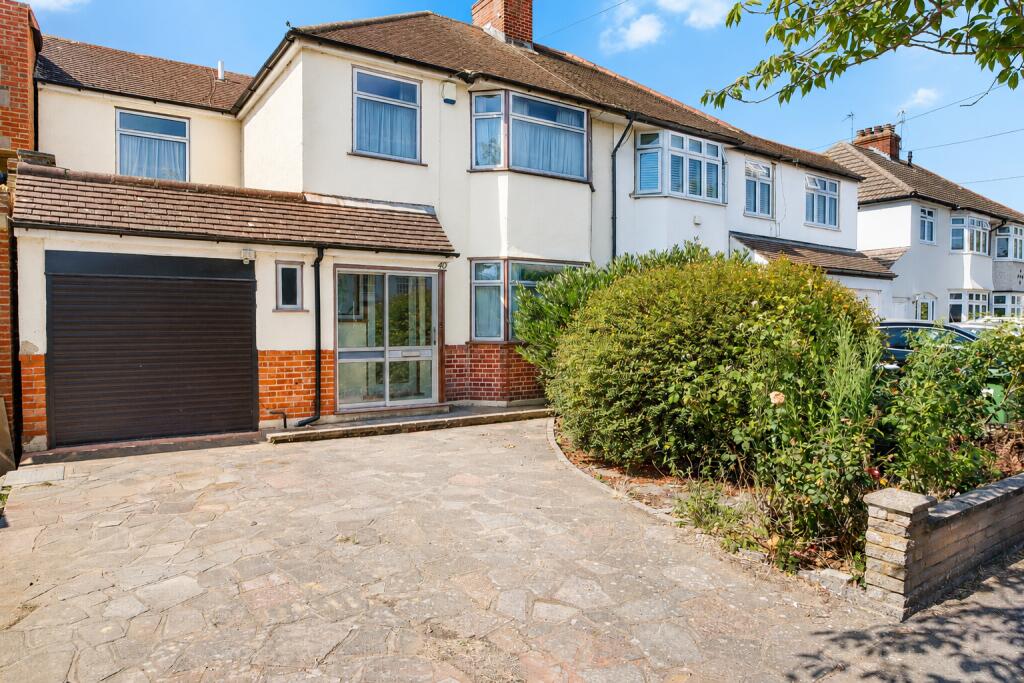 Main image of property: Lyndhurst Road
