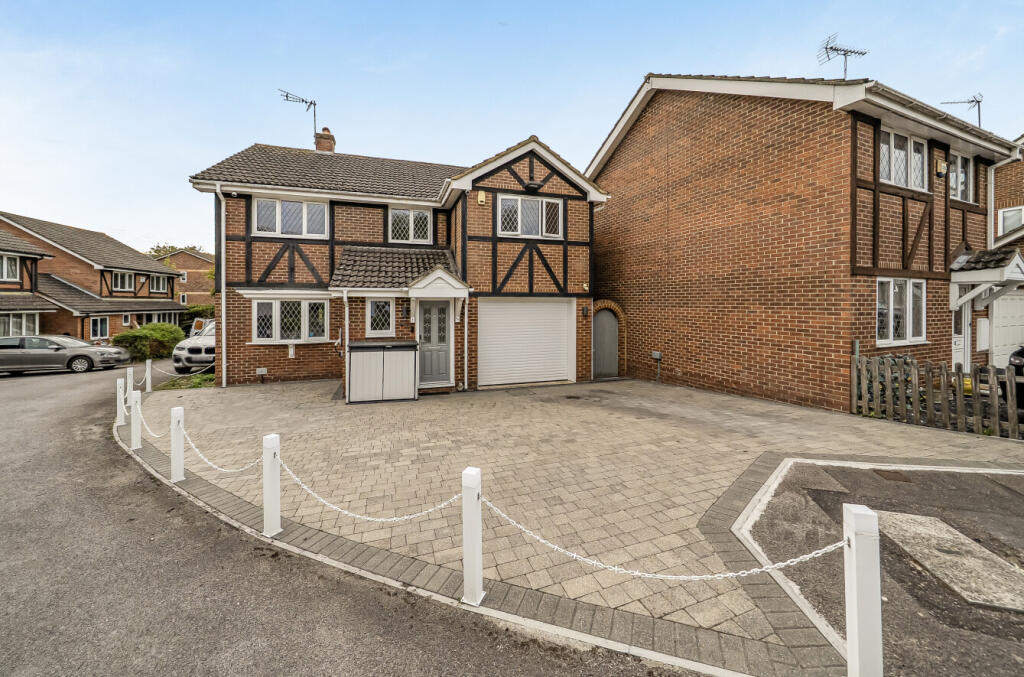 Main image of property: Farley Copse, Bracknell, Berkshire