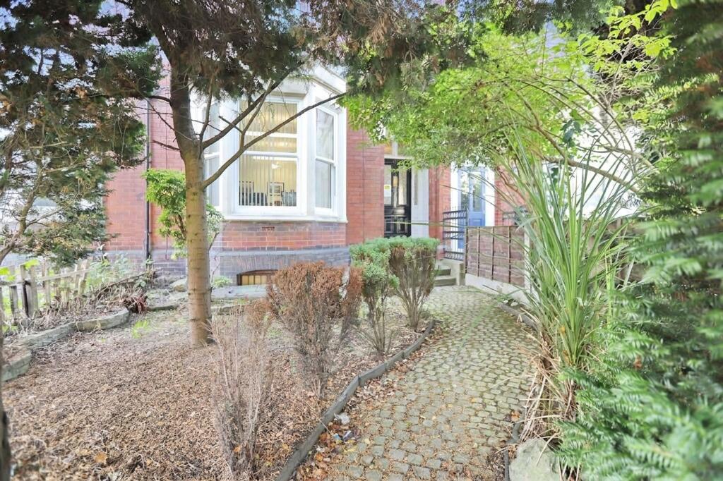 Main image of property: 171 Bury New Road, Whitefield, M45 6AB