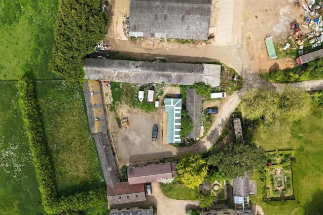 The Hen Yard, Gayton (dr) (8) cr.jpg
