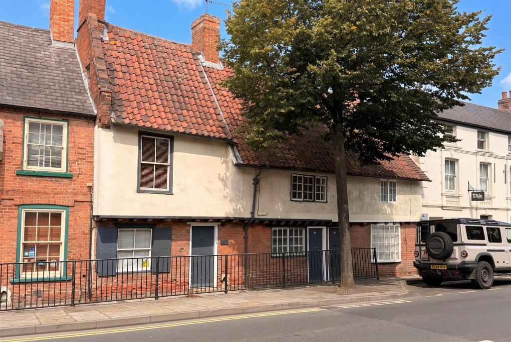 Main image of property: Castle Gate, Newark