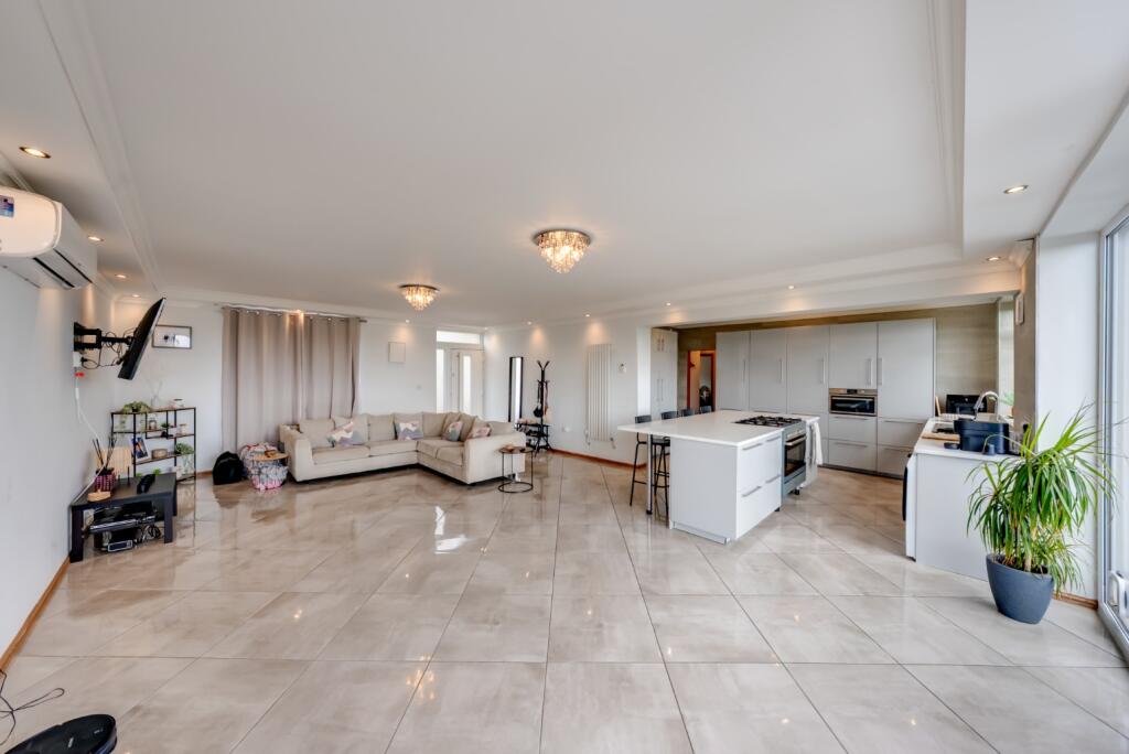 Main image of property: Cuxton Road, Rochester, Kent, ME2 2NJ