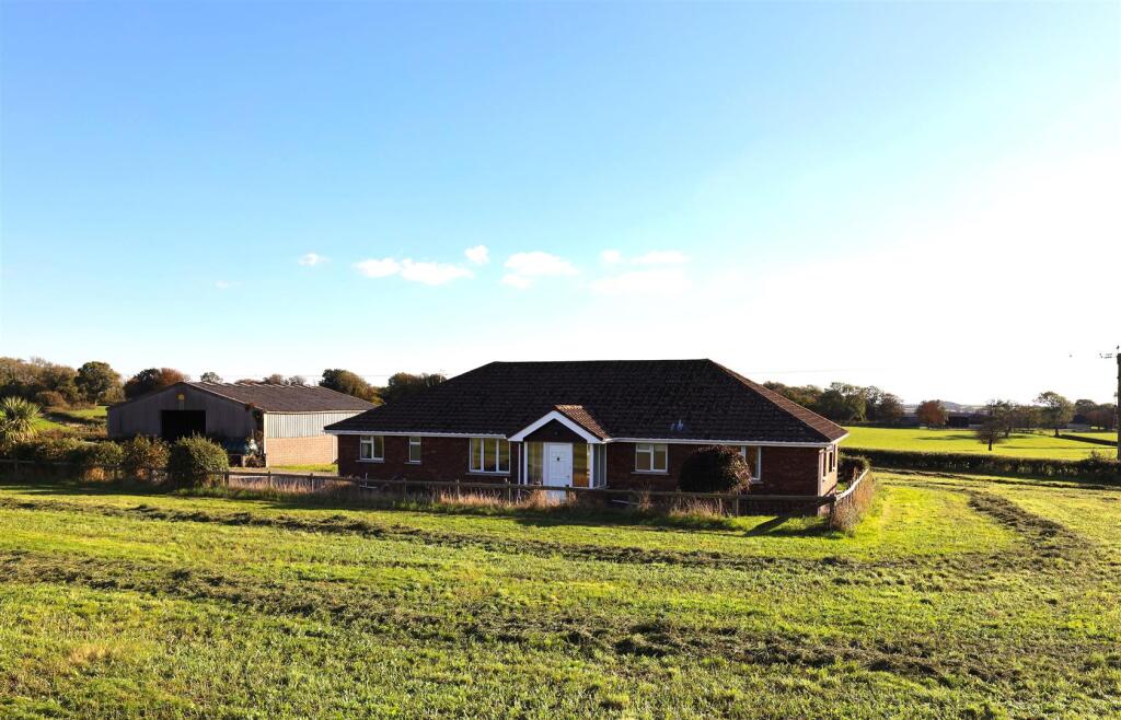 Main image of property: Twmpath Newydd, Colwinston, Cowbridge, Vale of Glamorgan, CF71 7NJ