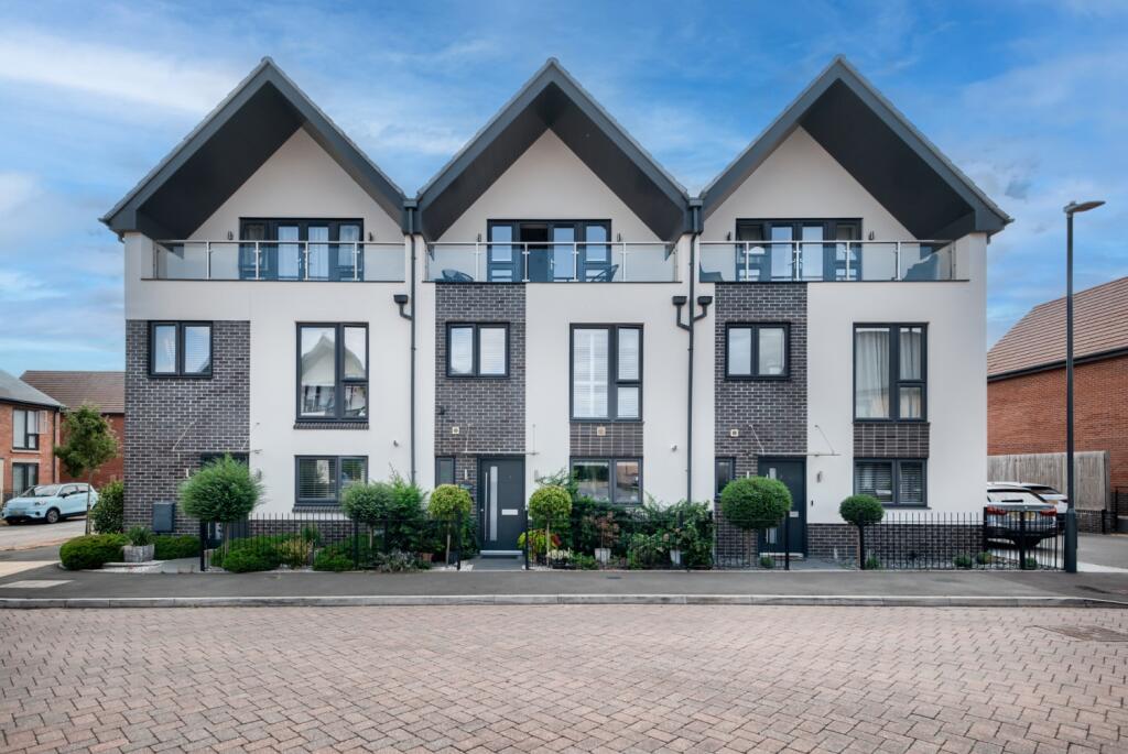 Main image of property: Muntjac Drive, Stratford-Upon-Avon, CV37