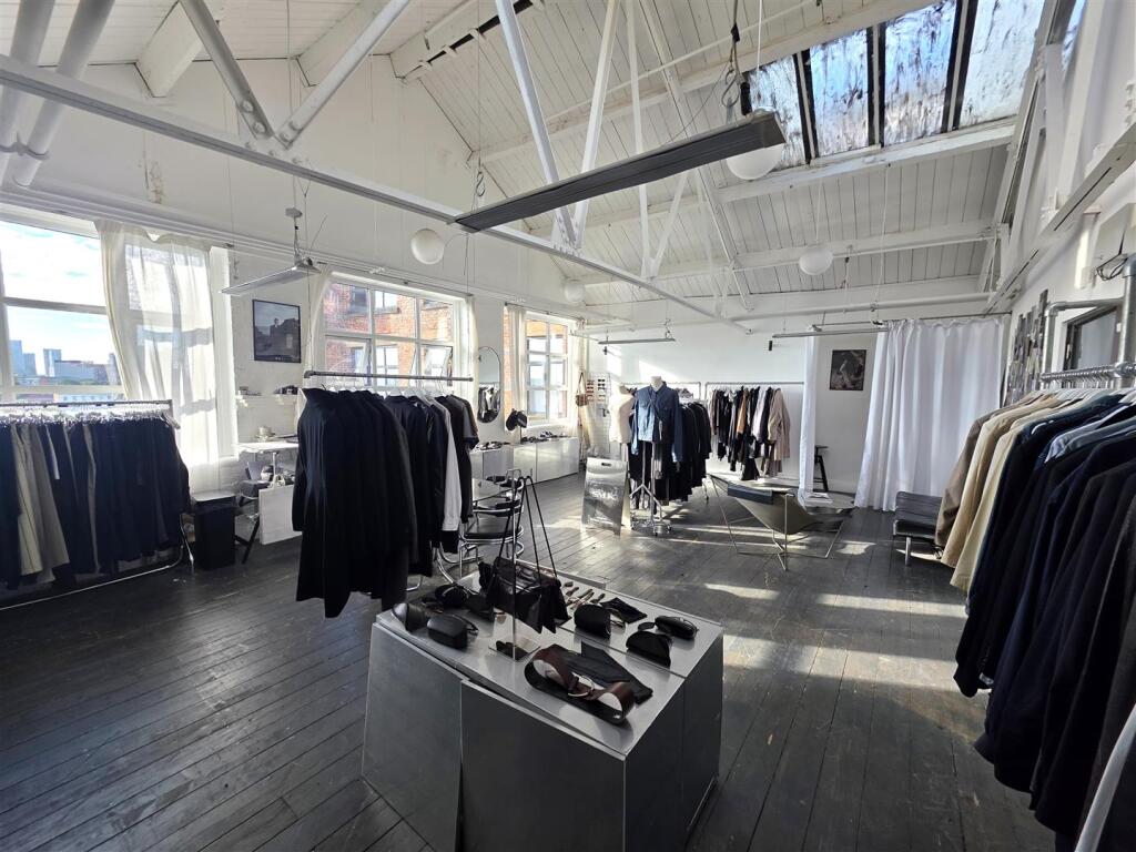 Main image of property: Studio (581 Sq Ft), Universal Building, Devonshire Street North, Manchester, M12