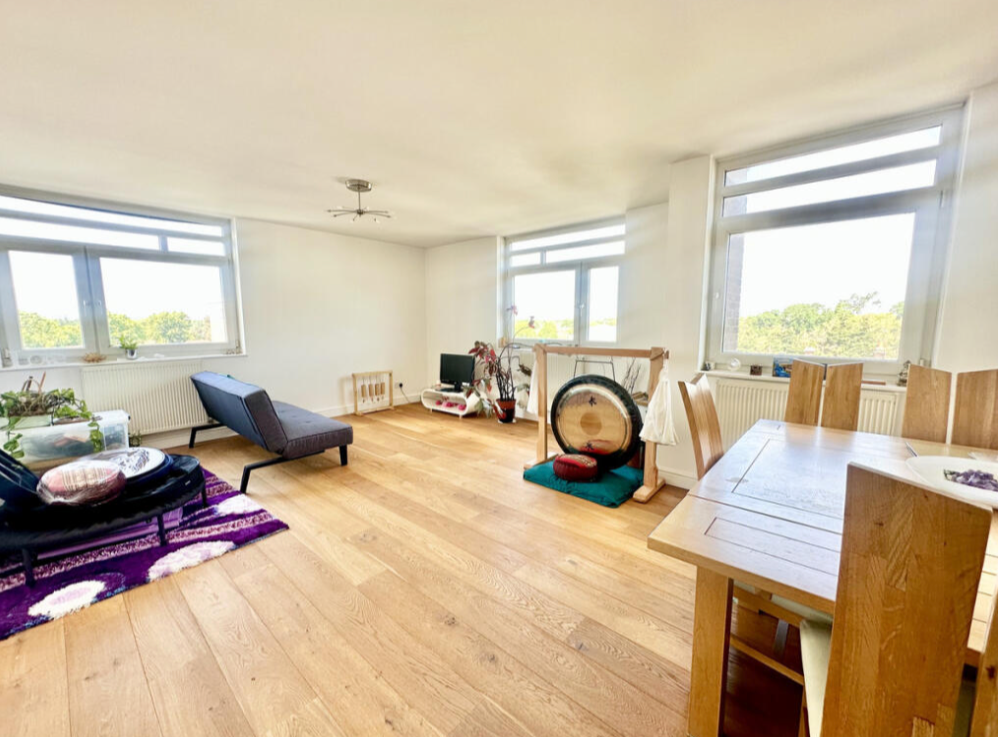 Main image of property: Valebrook, 2 Park Avenue, Ilford, London, IG1