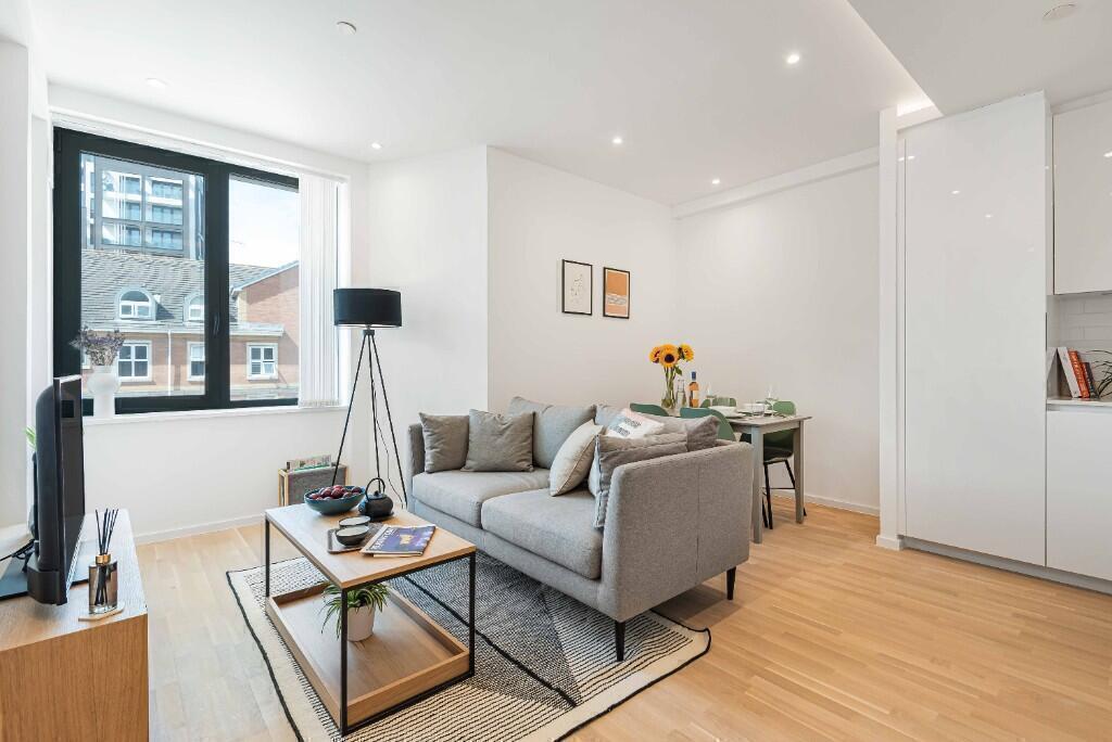 Main image of property: Gravity Co Reading Town Centre , 59 Queens Road, Reading, Berkshire, RG1