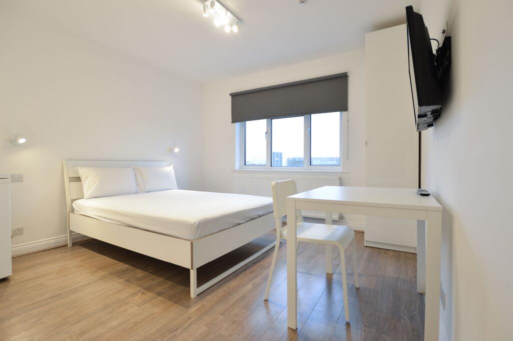 Main image of property: Room 5,  41 Woodland Way, Mill Hill