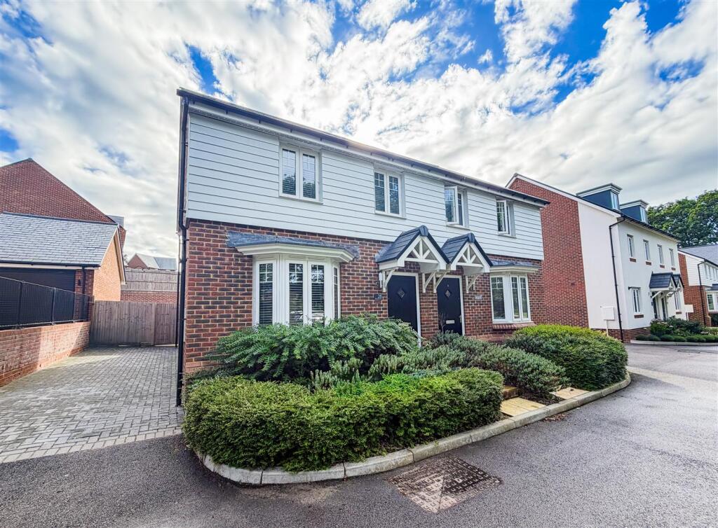Main image of property: Gracelands Drive, Bexhill-On-Sea, TN39 4FZ