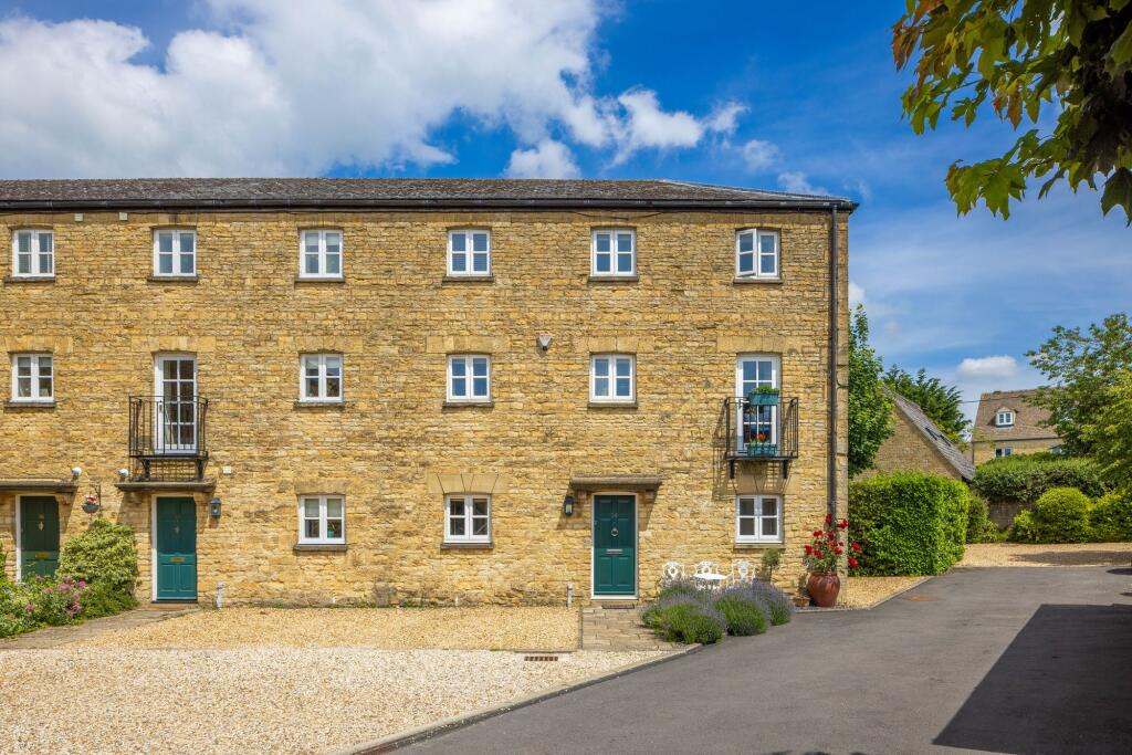 Main image of property: Cotshill Gardens, Chipping Norton, OX7