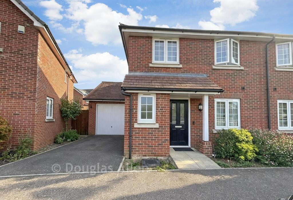Main image of property: Farnham Avenue, Wickford, Essex