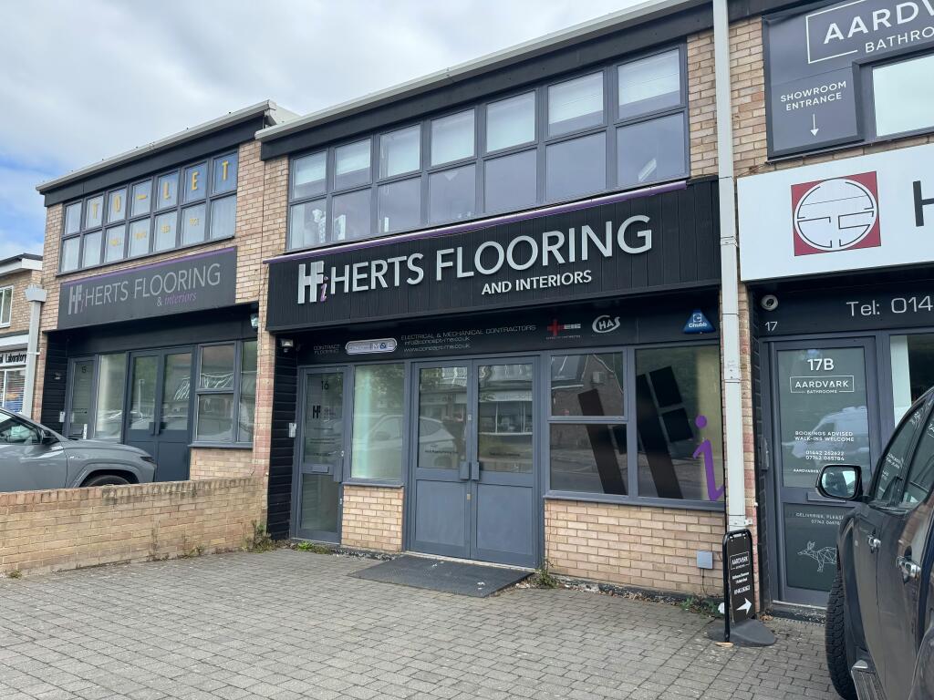 Main image of property: Unit 16 Mark Road, Hemel Hempstead, HP2 7BN