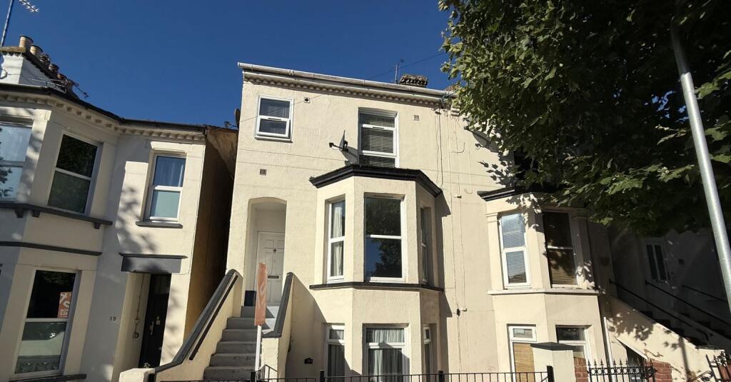 Main image of property: 21B Hartington Road, Southend-on-Sea, Essex, SS1 2HR