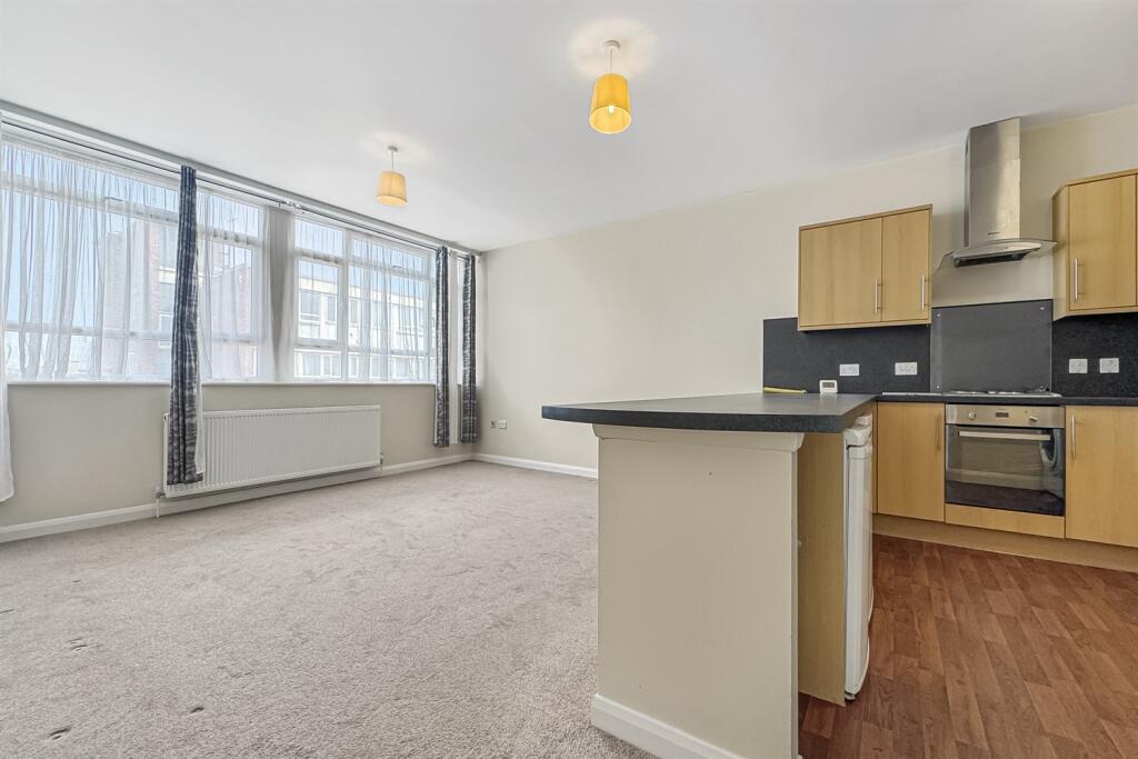 Main image of property: 1 bedroom First Floor Flat in Bognor Regis