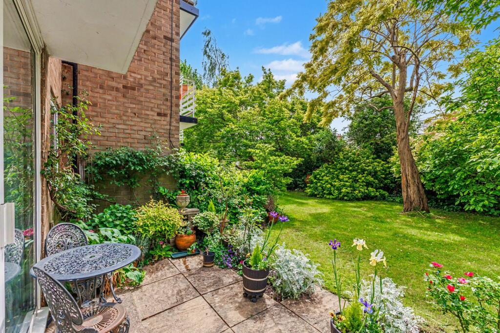 Main image of property: Warwick Road, Stratford-Upon-Avon, CV37