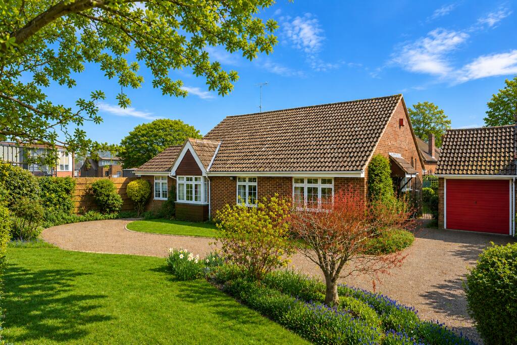 Main image of property: Friary Field, Dunstable, Bedfordshire, LU6