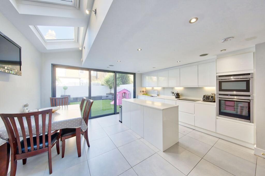 Main image of property: Lavender Sweep, London, SW11