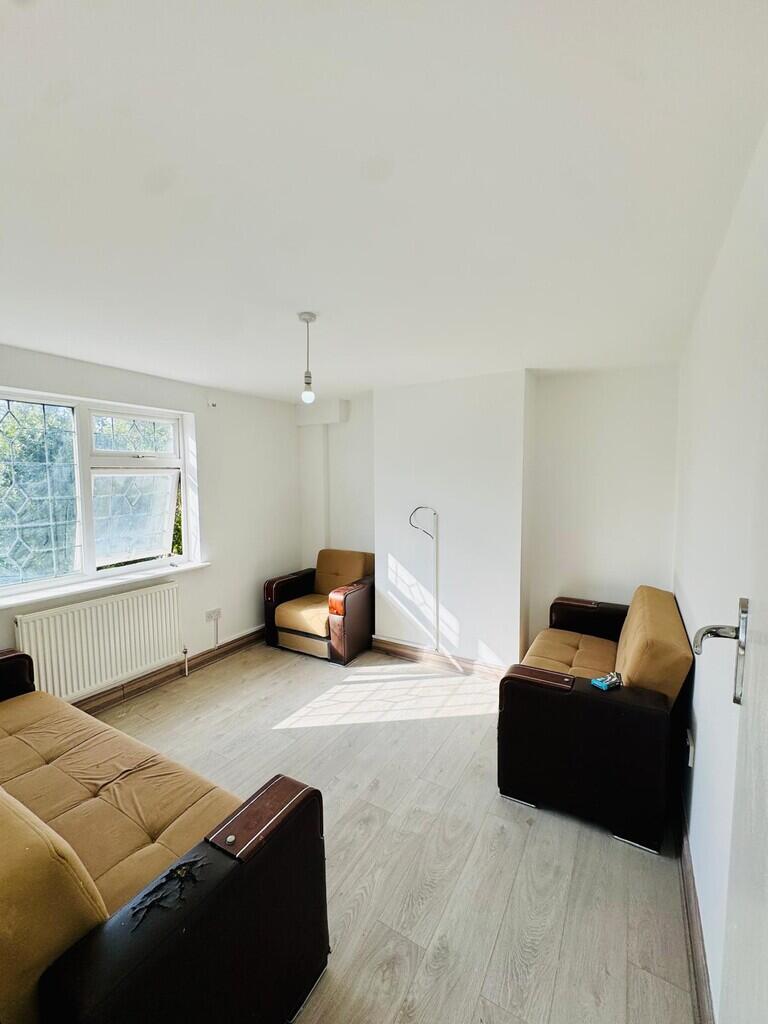 Main image of property: York Road, Chingford E4 8QN